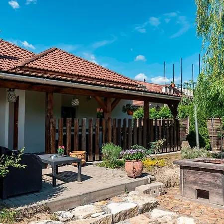 Napraforgo Vendeghaz Guest house